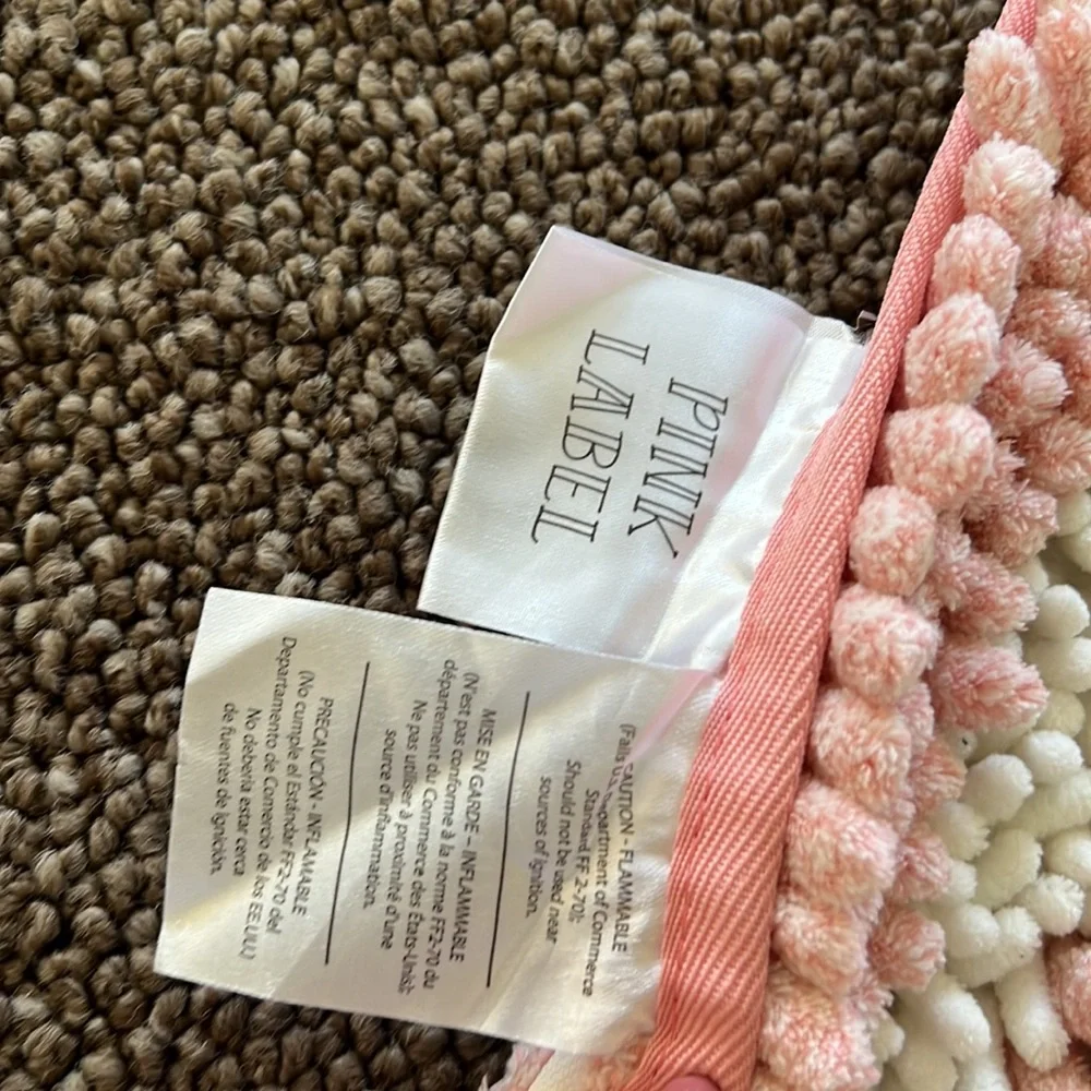 Girls pink & white shag bath mat 34”x21”